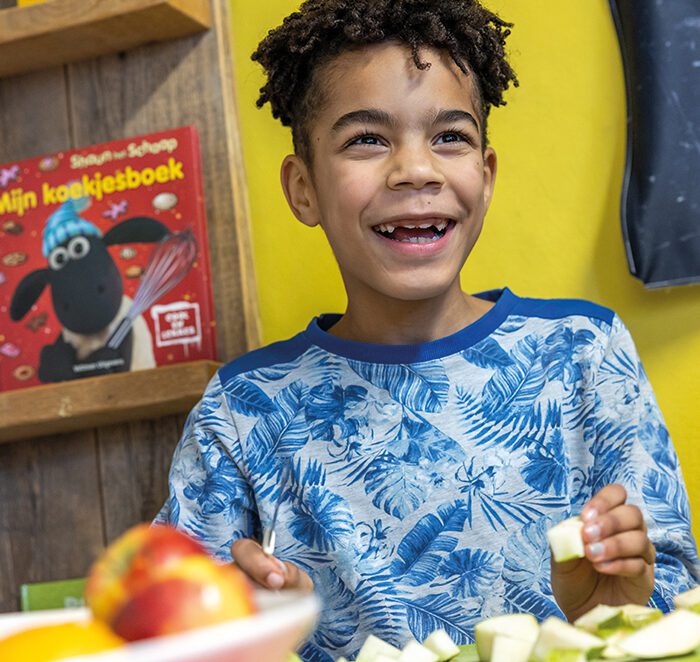 Op de buitenschoolse opvang eten we ook gezonde tussendoortjes - Kinderopvang Wageningen